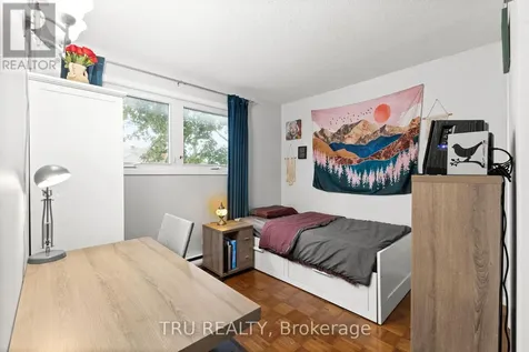 24 Compata Way Ottawa ON K1B 4W9