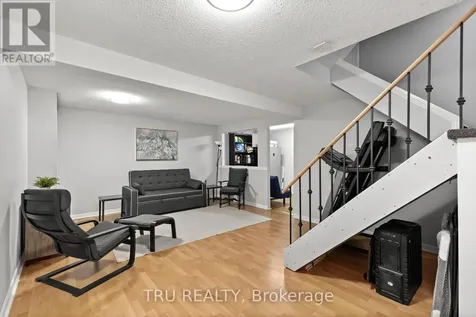 24 Compata Way Ottawa ON K1B 4W9