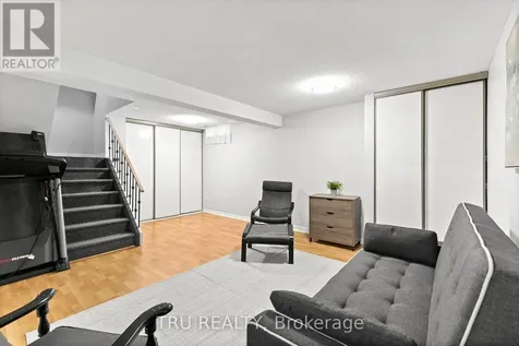 24 Compata Way Ottawa ON K1B 4W9