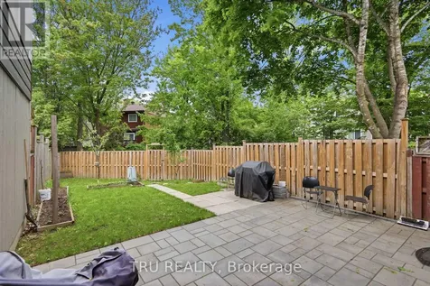 24 Compata Way Ottawa ON K1B 4W9