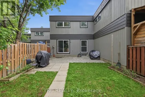 24 Compata Way Ottawa ON K1B 4W9