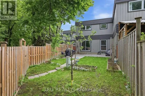 24 Compata Way Ottawa ON K1B 4W9