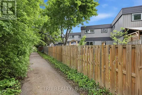 24 Compata Way Ottawa ON K1B 4W9