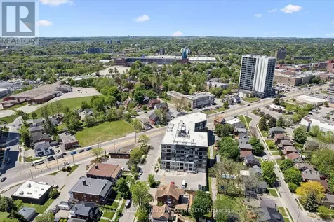 690 King Street West Kitchener ON N2H 5L8