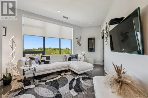690 King Street West Kitchener ON N2H 5L8