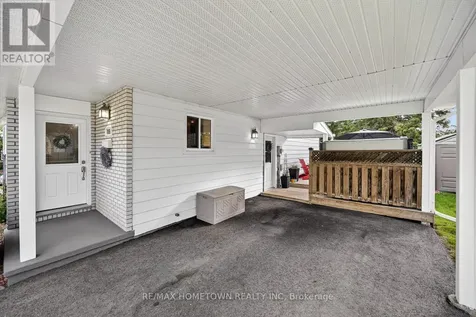 736 Comstock Crescent Brockville ON K6V 6E1