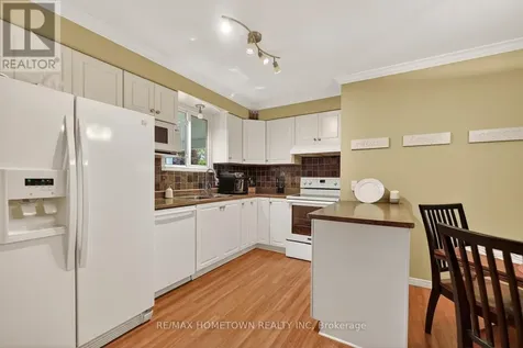 736 Comstock Crescent Brockville ON K6V 6E1