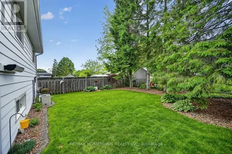 736 Comstock Crescent Brockville ON K6V 6E1