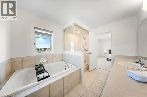 1 Bee Crescent Brantford ON N3T 0V7