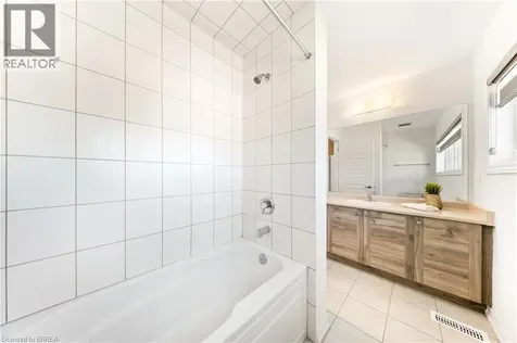 1 Bee Crescent Brantford ON N3T 0V7
