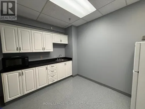 1701 Woodward Drive Ottawa ON K2C 0R4