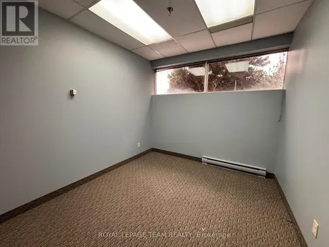 1701 Woodward Drive Ottawa ON K2C 0R4