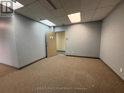 1701 Woodward Drive Ottawa ON K2C 0R4