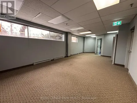 1701 Woodward Drive Ottawa ON K2C 0R4