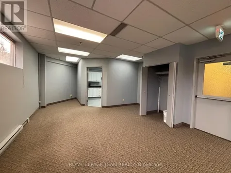 1701 Woodward Drive Ottawa ON K2C 0R4