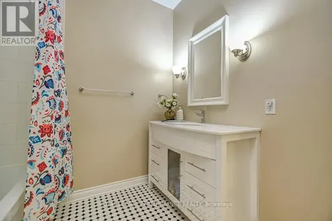 6 Hilda Street Ottawa ON K1Y 2A9