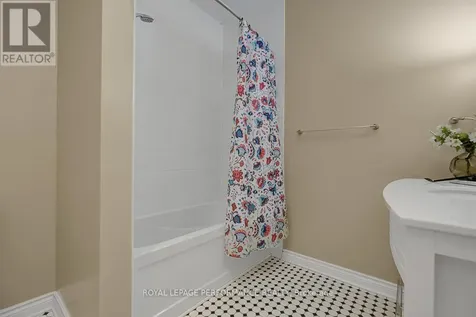 6 Hilda Street Ottawa ON K1Y 2A9