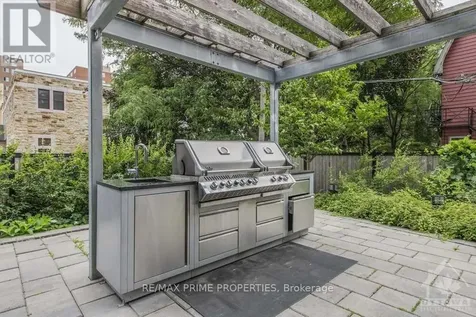 300 Lisgar Street Ottawa ON K2P 0E2