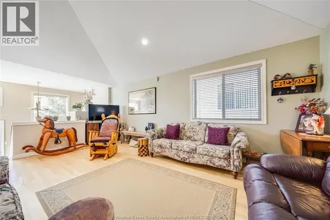 1739 Castleton Avenue Windsor ON N8P 1P5