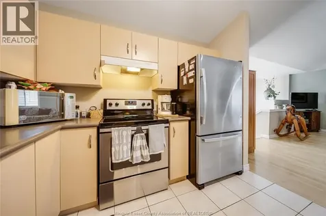 1739 Castleton Avenue Windsor ON N8P 1P5