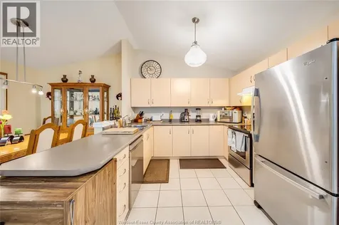 1739 Castleton Avenue Windsor ON N8P 1P5