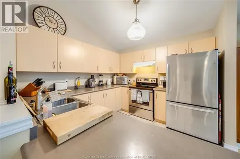 1739 Castleton Avenue Windsor ON N8P 1P5