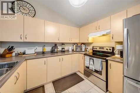 1739 Castleton Avenue Windsor ON N8P 1P5