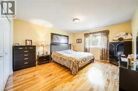 1739 Castleton Avenue Windsor ON N8P 1P5