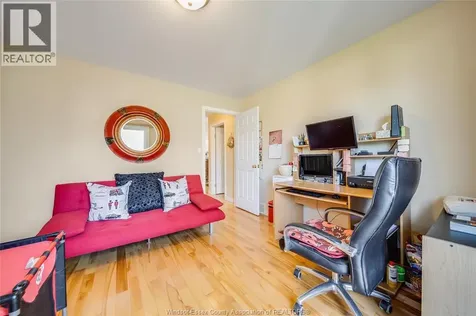 1739 Castleton Avenue Windsor ON N8P 1P5