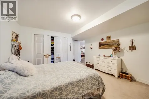 1739 Castleton Avenue Windsor ON N8P 1P5