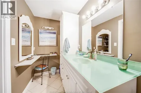 1739 Castleton Avenue Windsor ON N8P 1P5