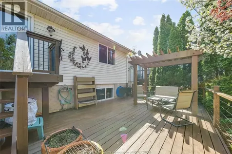 1739 Castleton Avenue Windsor ON N8P 1P5