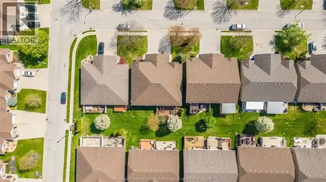1739 Castleton Avenue Windsor ON N8P 1P5