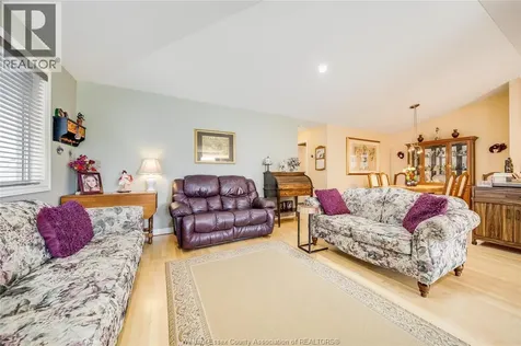 1739 Castleton Avenue Windsor ON N8P 1P5