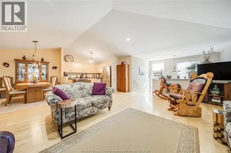 1739 Castleton Avenue Windsor ON N8P 1P5