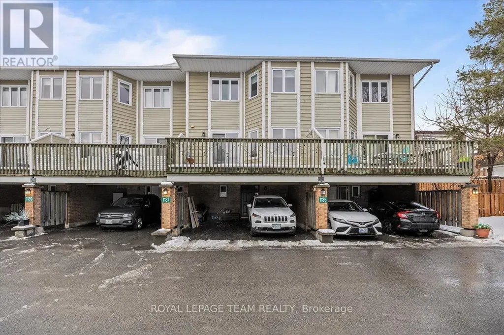 1137 Chimney Hill Way Ottawa ON K1J 8Z7