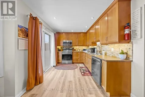 1137 Chimney Hill Way Ottawa ON K1J 8Z7