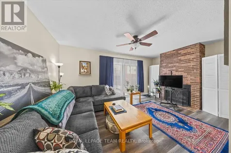 1137 Chimney Hill Way Ottawa ON K1J 8Z7