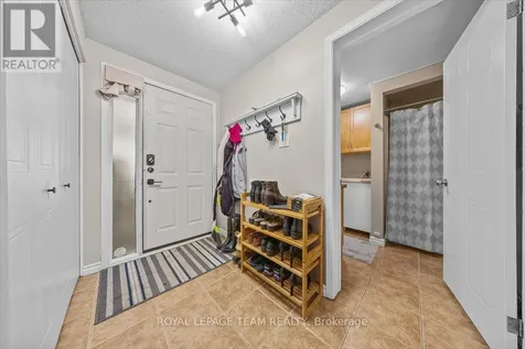 1137 Chimney Hill Way Ottawa ON K1J 8Z7