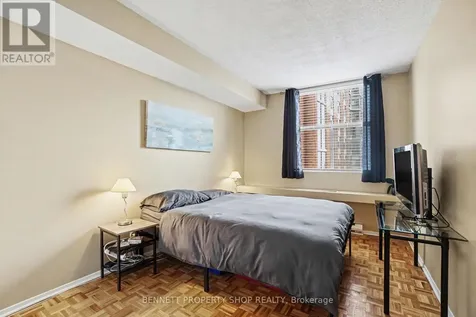 2760 Carousel Crescent Ottawa ON K1T 2N4