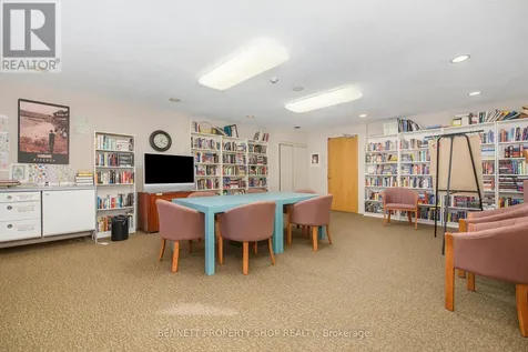 2760 Carousel Crescent Ottawa ON K1T 2N4