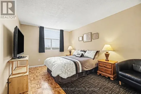2760 Carousel Crescent Ottawa ON K1T 2N4