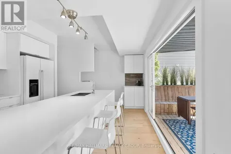 330 Winona Avenue Ottawa ON K1Z 5H4