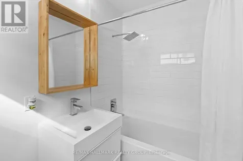 330 Winona Avenue Ottawa ON K1Z 5H4