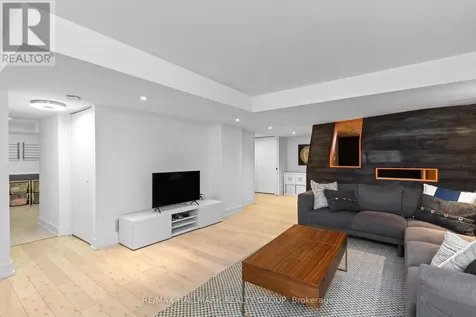 330 Winona Avenue Ottawa ON K1Z 5H4