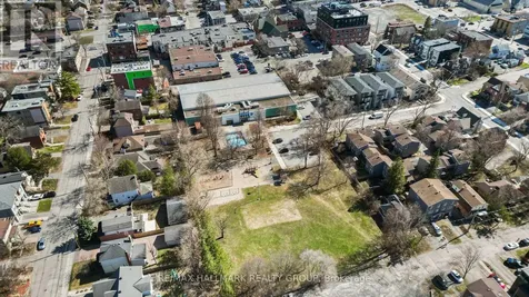 330 Winona Avenue Ottawa ON K1Z 5H4