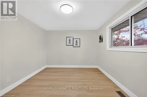 217 Pinegrove Crescent Waterloo ON N2L 4V2