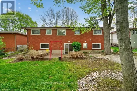 217 Pinegrove Crescent Waterloo ON N2L 4V2