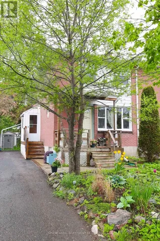 2502 Clementine Boulevard Ottawa ON K1V 8E4