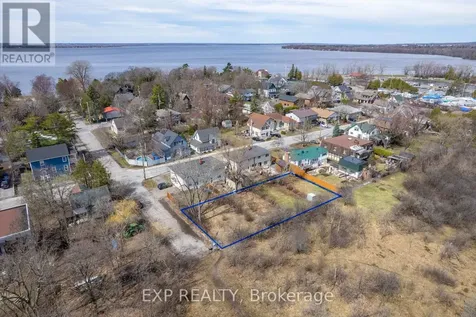 2723 Rowatt Street Ottawa ON K2B 5W4